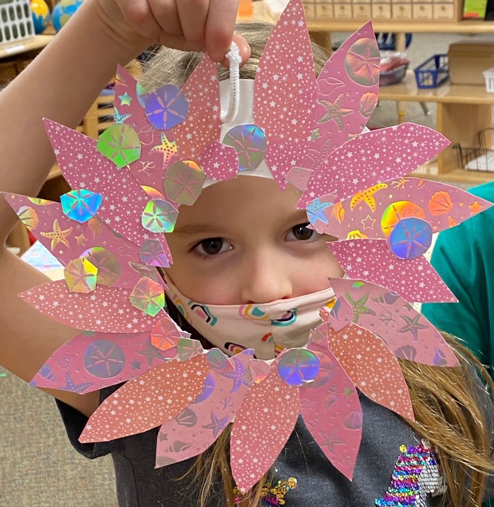 Elementary I students created themed wreaths today in Artland with Julie! #Artland #BayFarmElementary #Montessori